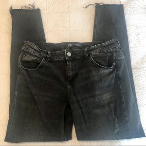 ZARA Black Denim Distressed Skinny Jeans Ankle Zip size 8